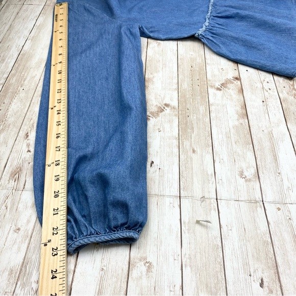 🌺$5  
Universal Thread Chambray Peplum Long Sleeve Top- S - Picture 6 of 12